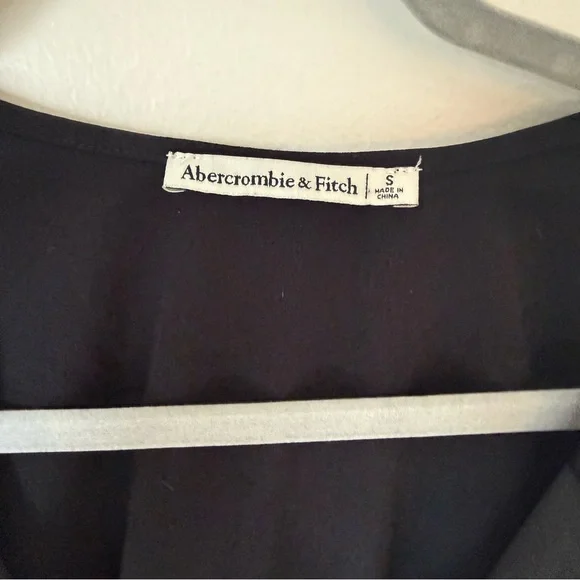 Abercrombie & Fitch plunge Black Long Sleeve V-Neck Blouse - Picture 3 of 5
